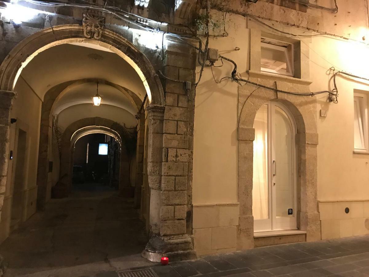 Le Stanze Di Carlo Apartment Syracuse Bagian luar foto